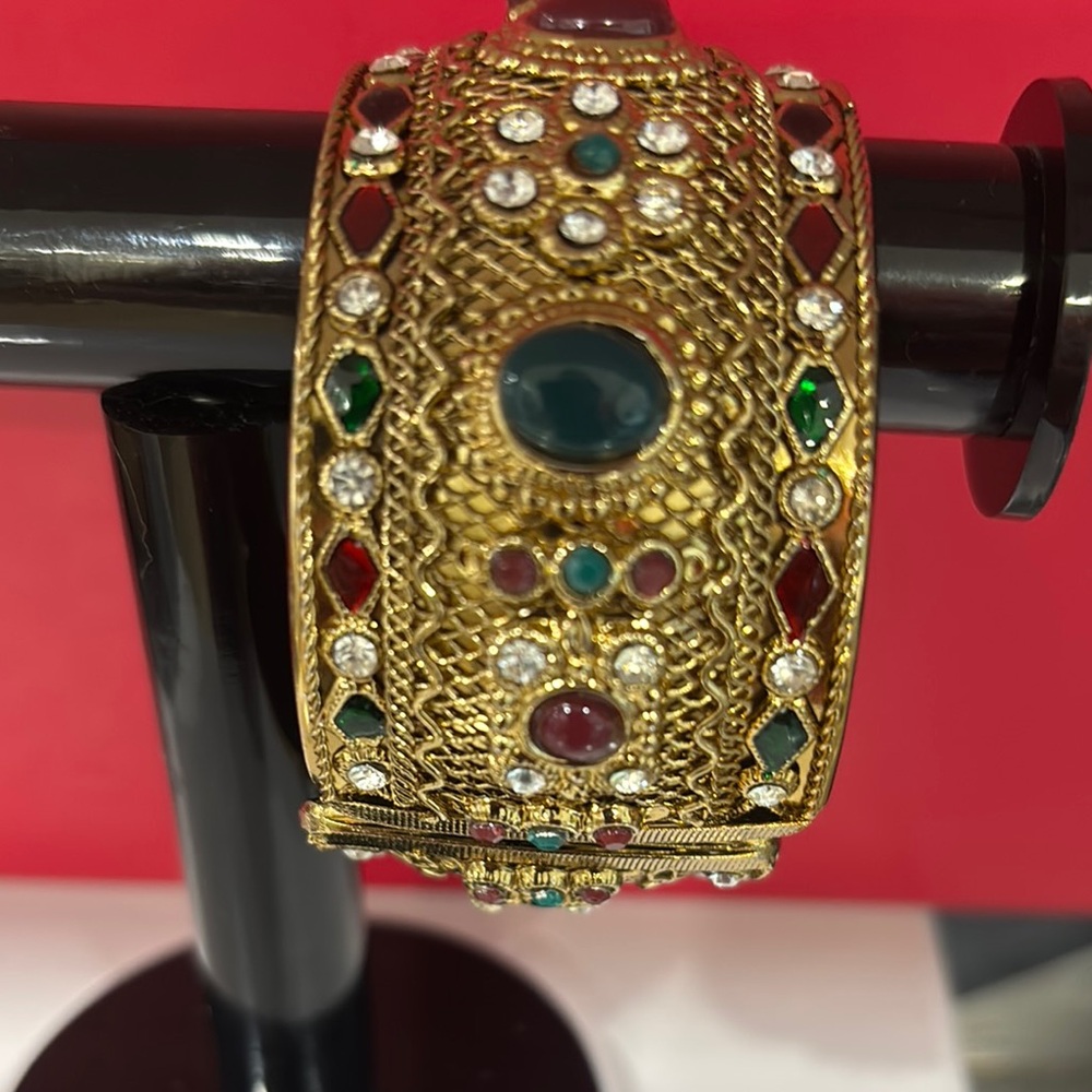 Elegant Gold and Multicolor Gemstone Bracelet